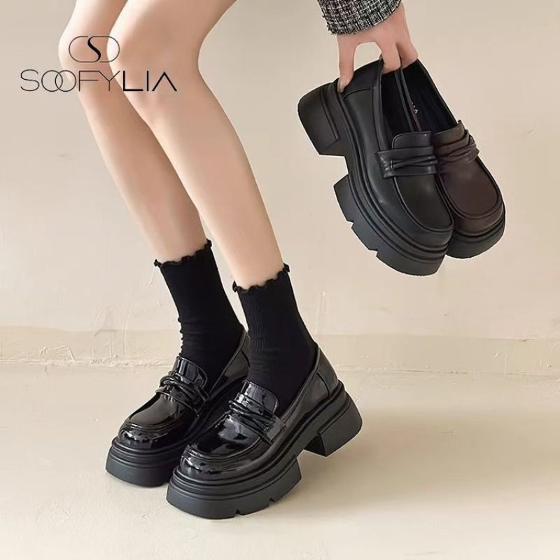 Street Fashion Women - รองเท้าโลฟเฟอร์ส้นหนาสีดำสำหรับผู้หญิง สวมใส่ง่าย หนังเรียบ พร้อมหัวเข็มขัด พื้นหนา สวมใส่สบาย